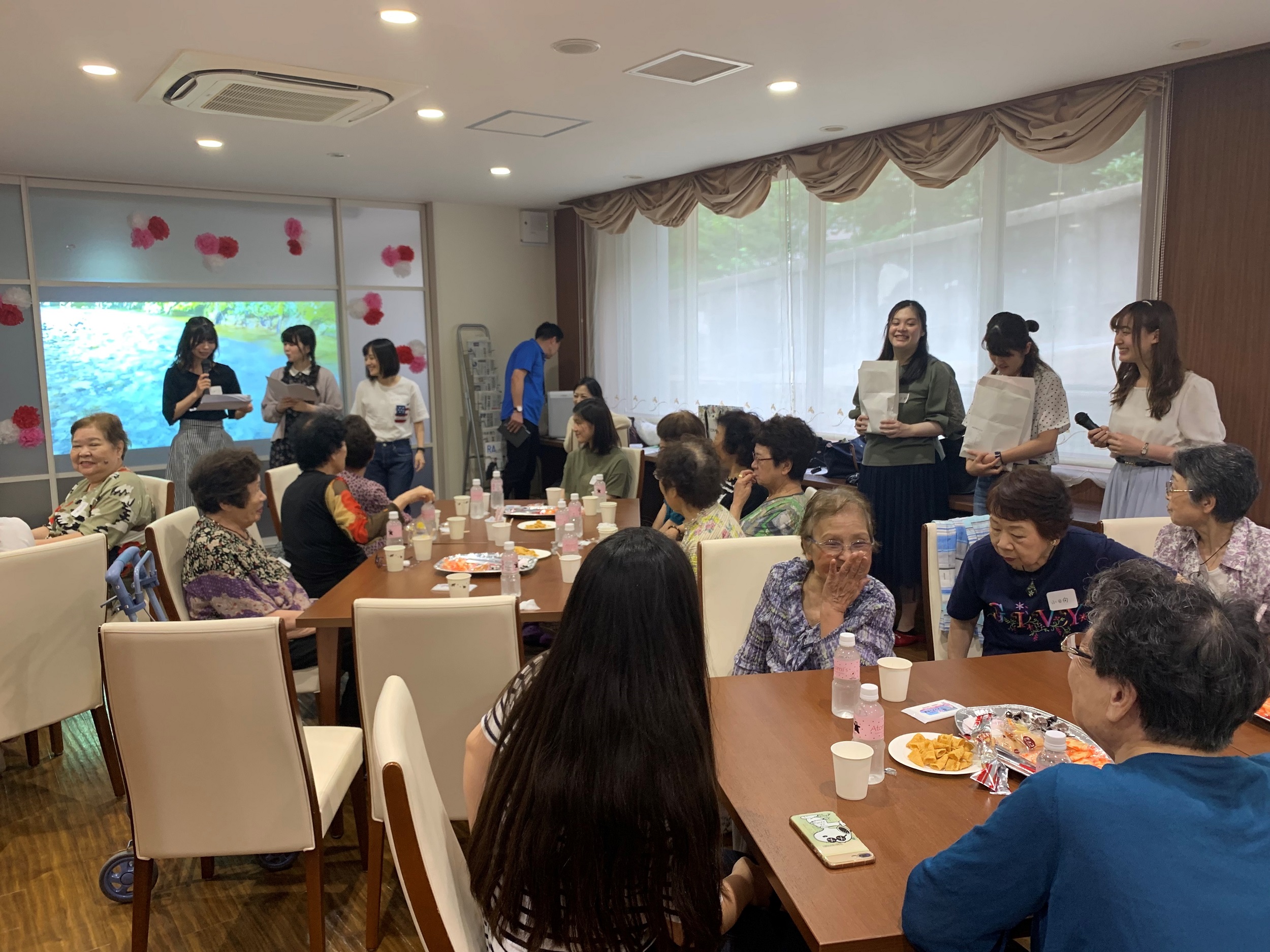 高齢者の方と大学生との交流会 ふれあいカフェ 開催 跡見学園女子大学